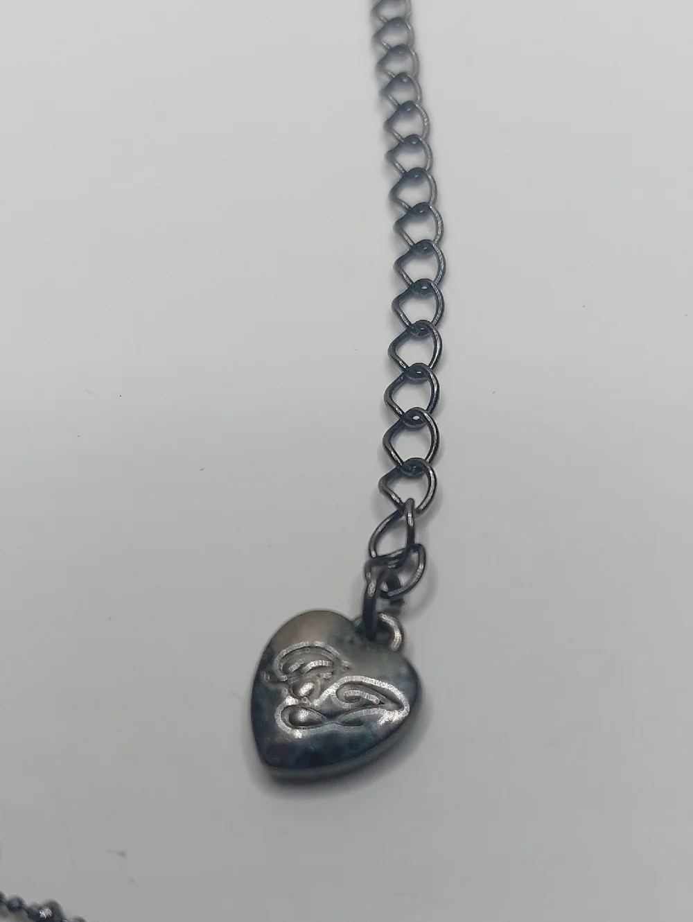 Betsey Johnson Kiss Me Sparkly Red Lips Dainty Gun Metal Chain Pendant Necklace